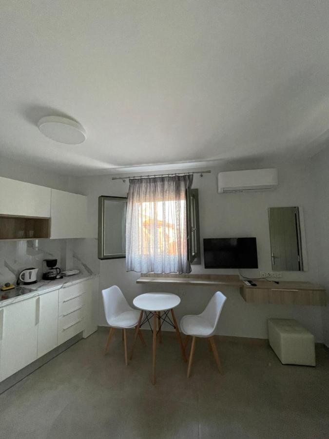 Anax Apartments Parga Esterno foto