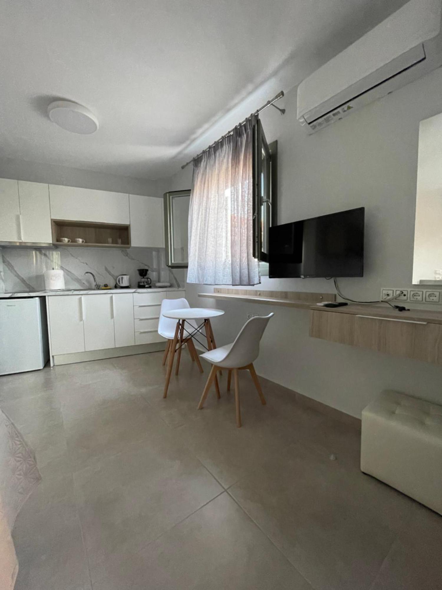 Anax Apartments Parga Esterno foto