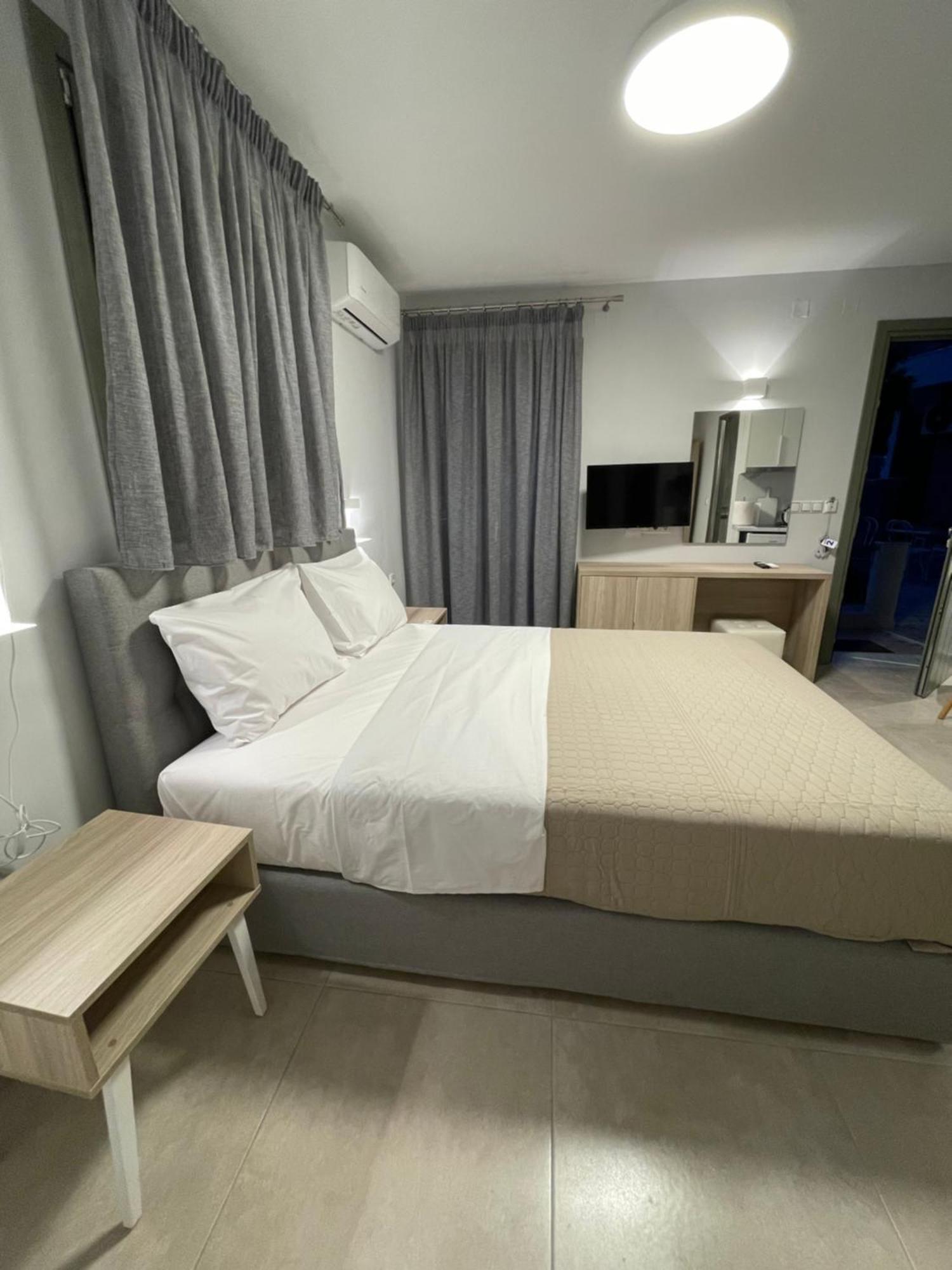 Anax Apartments Parga Esterno foto